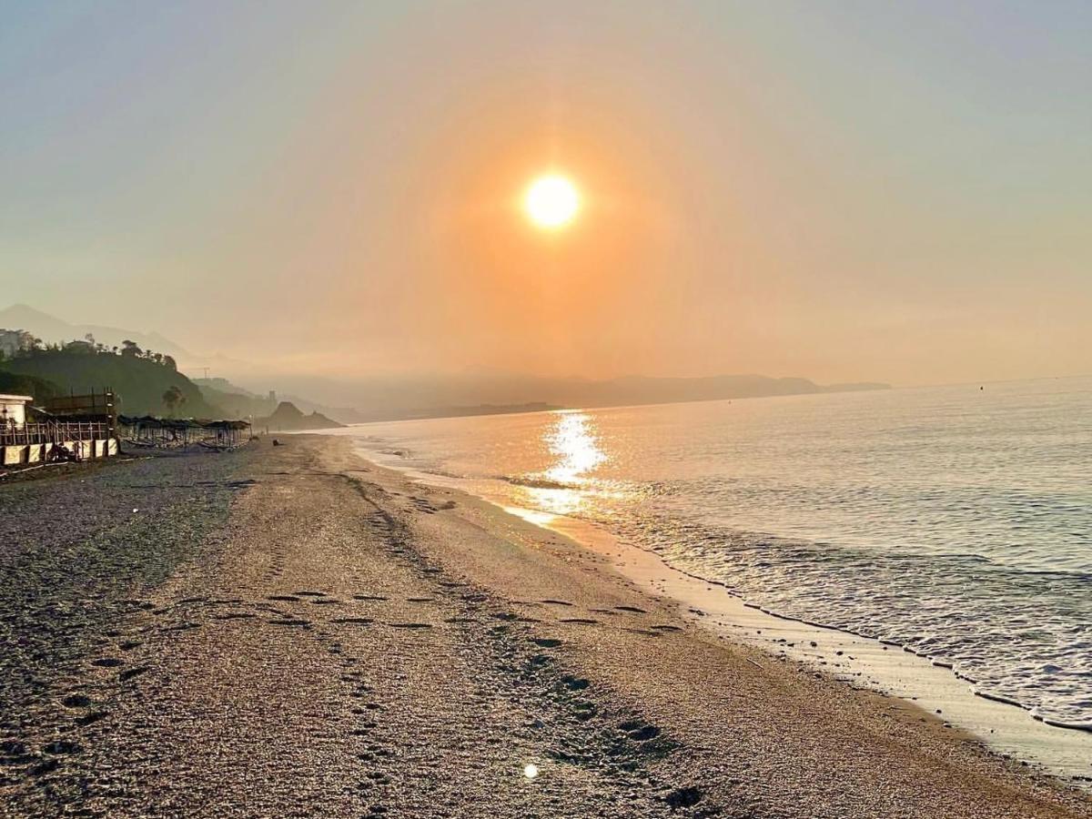 Escapada Familiar En Torrox Costa A 100M De La Playa, Vistas Al Mar Y Parking Gratis Daire Dış mekan fotoğraf